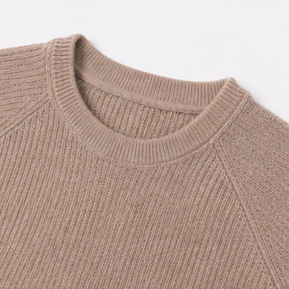SAND KNIT TEE Camiseta Tejida Color Arena para Hombre Estilo Minimalista y Contemporáneo