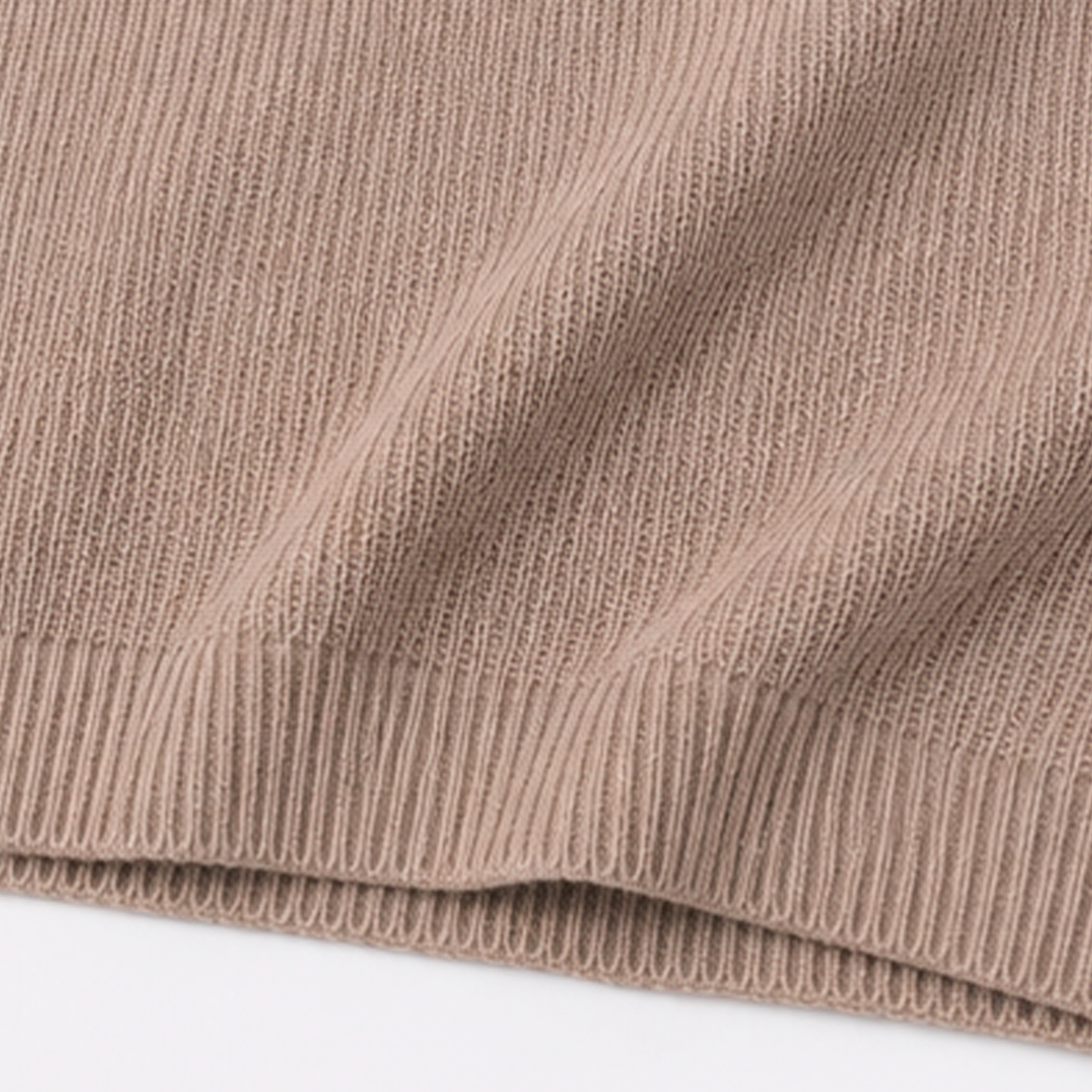 SAND KNIT TEE Camiseta Tejida Color Arena para Hombre Estilo Minimalista y Contemporáneo